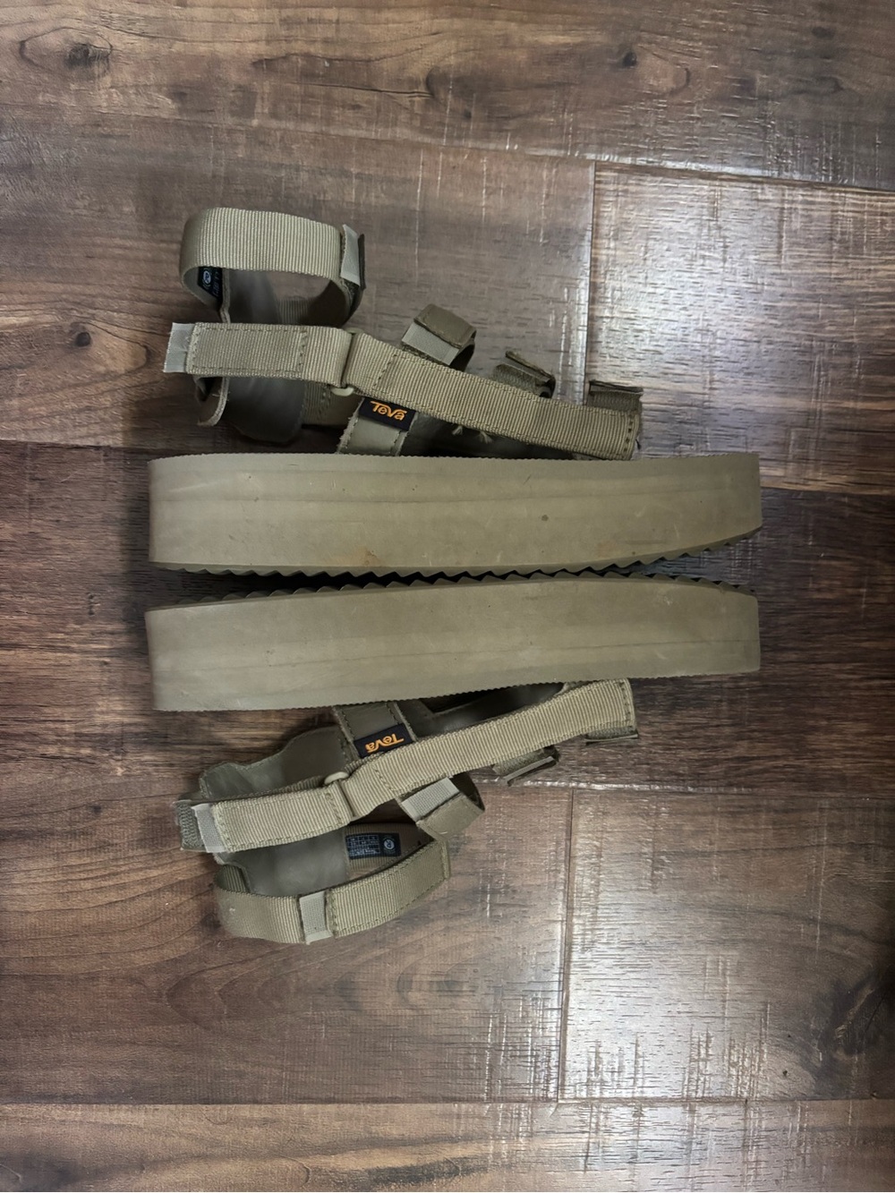 Teva flatform Mevia sandals